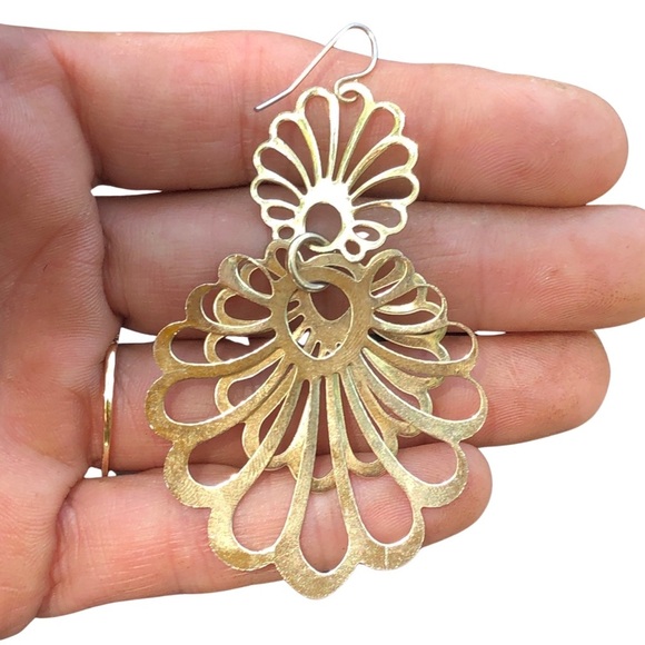 Gold textured 3 flower hanging dangle statement Earrings - Picture 4 of 5